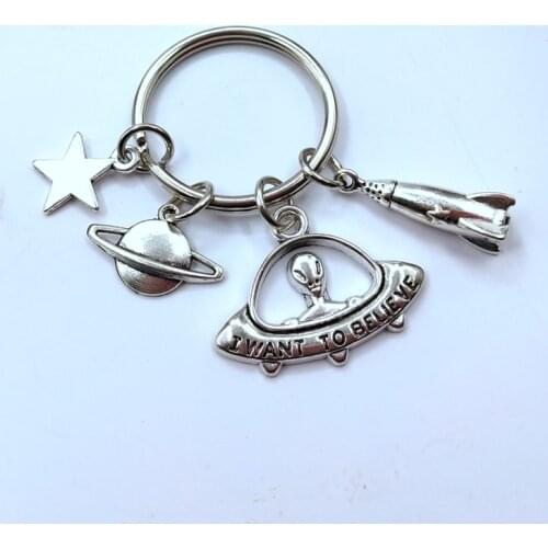 Ufo, Alien,Stars, Planet Keychain, Geek Gift, Space Geek, I Want To Believe, Spaceship,Sci-Fi Lover, UFO Keychain ,Nerd Gift