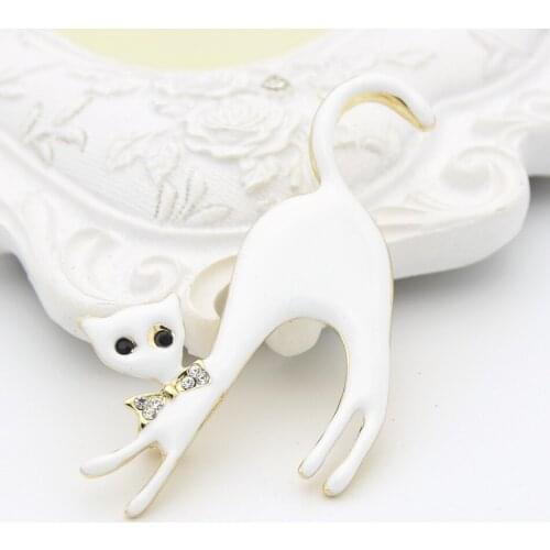 New Enamel Paint Women Black Cat Brooches Hat Accessories Shoulder Decoration Scarf Clips Gold Color Kawaii Jewelry Love Gift