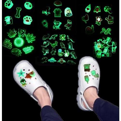 50-100pcs PVC Animals Glowing Croc Charms Jibz Fluorescence Letters Shoe Charms Medical Accessories Shoe Decorations Kids Gift