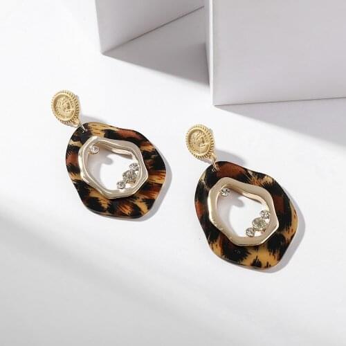 2019 Hot Leopard Acrylic Alloy Rhinestone Dangle Earrings Vintage Female Hollow Charm Coin Portrait Earrings Wedding Brincos