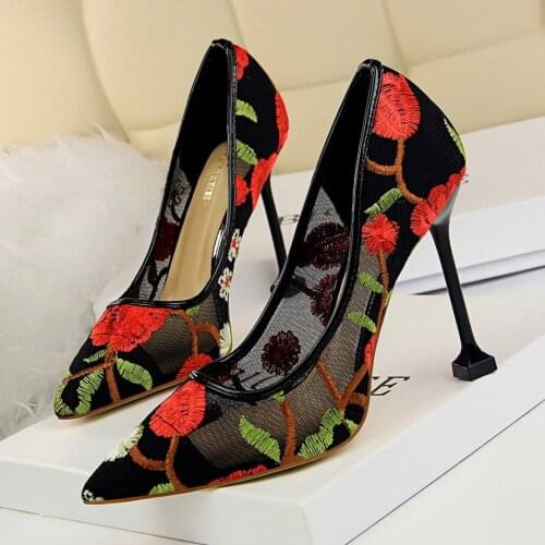 New Ladies shoes High heels Pointed Toe Flower Embroidery Lace Mesh Sexy Nightclub Single Shoes Womens Party Vintage Pumps