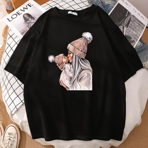 Beautiful Mom Kiss Her Baby Prints T-Shirt Cartoon Summer Vintage T Shirts Men Fashion Clothing Oversized ManS T Shirt