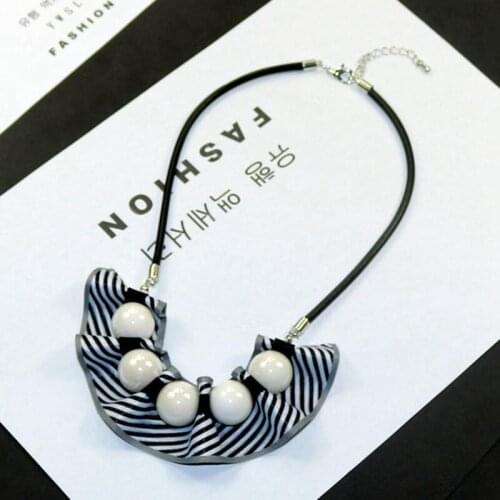 Simple Geometric Wood Resin Bead Necklace Big Round Ball Pendants Black Copper Metal Snake Chain Beautiful Women Costume Jewelry