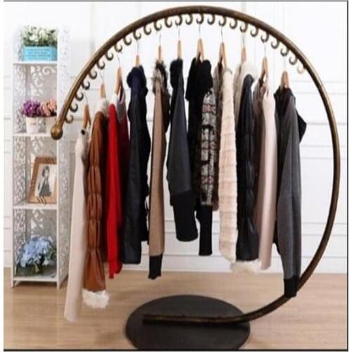 Iron clothing rack Arc-shaped island frame Floor-standing clothing display rack Clothing store shelves C-type hangers
