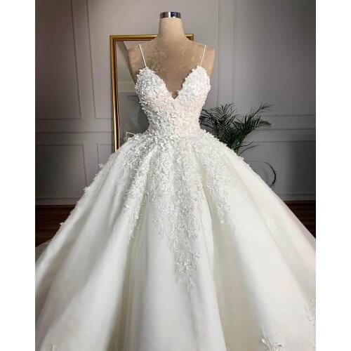 New Arrivals Vintage Lace Floral Wedding Dresses Hot 3D Flower Bridal Ball Gowns V-neck Lace Up Plus Size Bride Dresses
