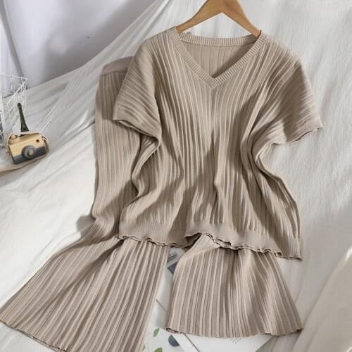 Summer knitted slim pullover V-neck solid color tops with casual nine-point wide-leg pants pleated knitted two-piece suit women