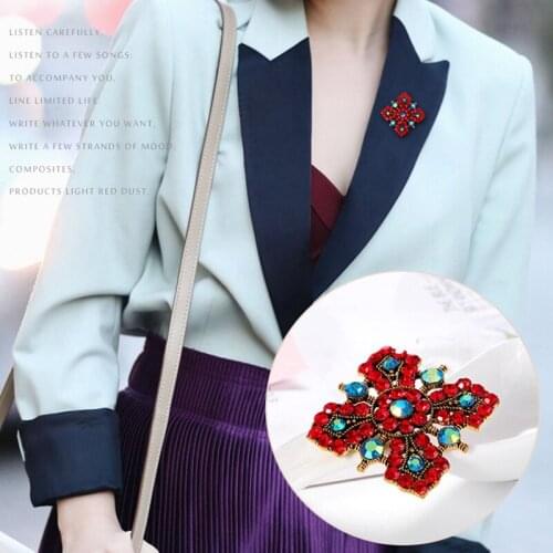 New Fashion Rhinestone Round Flower Brooch Accessories Fashion Ladies Jewelry Scarf Buckle Alloy Rhinestone Brooch