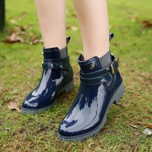 New Boots Women Short Boots Rain Shoes Non-Slip Round Toe Patent Leather Elastic Band Water Shoes Ankle Boots 2020 Botas Mujer