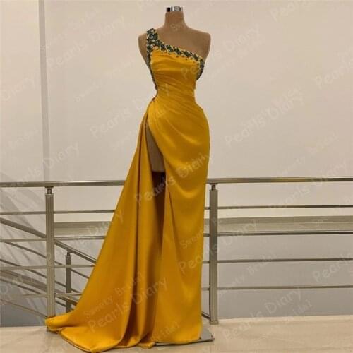 Gold One Shoulder Arabic Evening Dresses Kaftan Dubai Formal Beaded Pleats Party Gowns Long Prom Dress 2021 платья знаменитостей