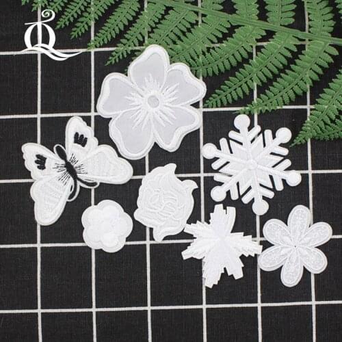 1PCS Patch cartoon white flowers Embroidered Cute Patches Iron On Cartoon Patches For Clothes Kids Jeans Applique Badges 314