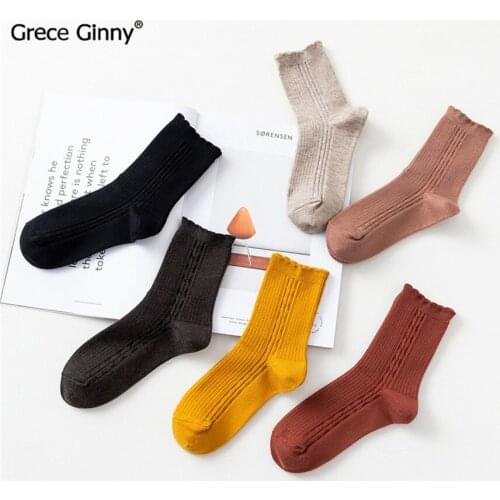 2018 new autumn and winter sweet crescent moon splayed flowers plain womens casual short socks