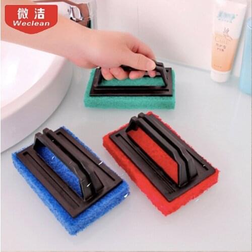 Sponge rubbing with a handle with a handle