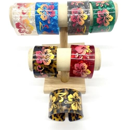 Newest 7 Colors Fashion Acrylic Plastic With Plumeria Hibiscus Flowers Surrounded Cuff Bangle Bracelet Hot Sell Style