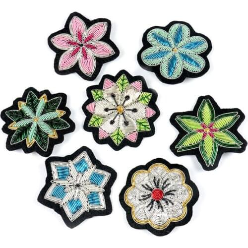 Indian Silk Hand-Embroidered Flower Brooch Female Accessories Cartoon Mini Pin Decoration Creative Wild Wear Badge Jewelry