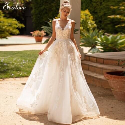 EVALOVE Gorgeous Appliques Sparkly Tulle A-Line Wedding Dress 2021 Sexy V-Neck Button Customized Princess Bridal Gown Plus Size