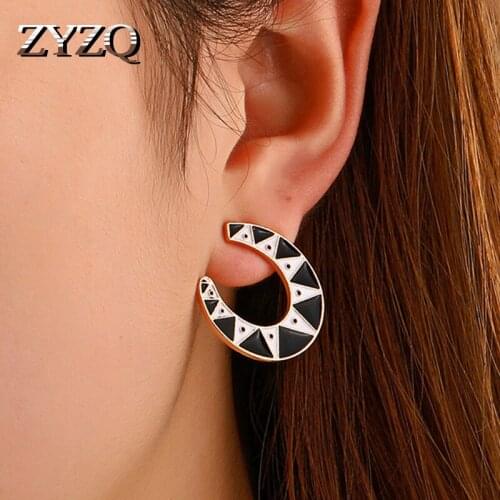 ZYZQ Gothic U-shaped Black And White Grid Horseshoe Stud Earrings For Women Hip Hop Personality Earrings ins Fashion jewelry