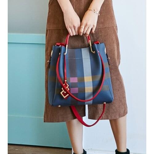 2020 new ladies shoulder bag PU leather solid color fashion grid bag bucket bag large capacity portable diagonal bag