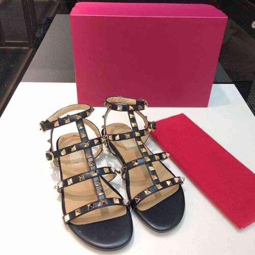 2021 New Open-Toed Rivet Flat-Bottomed Roman Shoes For Summer Wear Fashion All-Match Sandals Female Net Red INS Tide