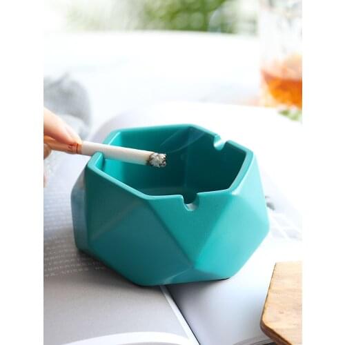 Resin Portable Ashtray with lid For Gift Home Office Hotel Outdoor Smokeless Ashtray Holder Home Decor