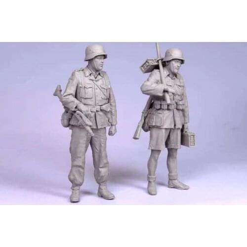 German resin soldiers of World War II Two German soldiers 1:35