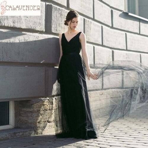 V-Neck A Line Black Wedding Dresses Pleated Tulle Wedding Gowns Lace Appliques Backless Bridal Dresses with Bow