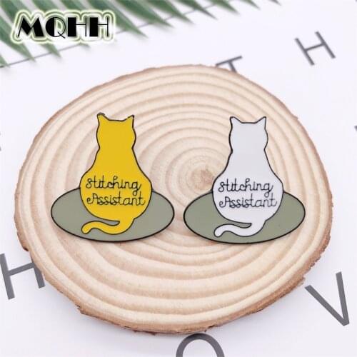 Creative Cartoon Animal Cat Sitting Back Enamel Brooch Alloy Badge Denim Clothes Bag Pin Cute Sweet Jewelry Gift For Kid