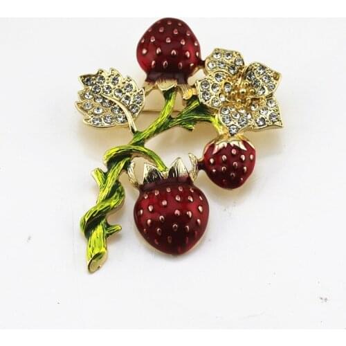 2020 new European and American vintage jewelry Elegant and fresh Enamel Strawberry flower brooch