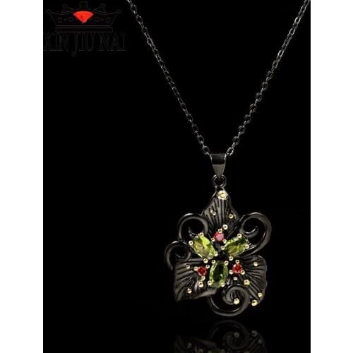 New retro fashion luxury red crystal wild hollow emerald trefoil flower 14K black gold clavicle necklace womens brand jewelry