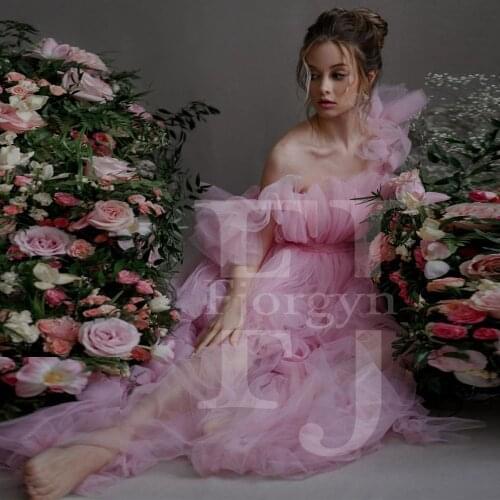 2021 Feminine Pink Soft Tulle Party Dresses Custom Made Off Shoulder Ruffles Girls Party Dress Sweep Train Prom Evening Gowns