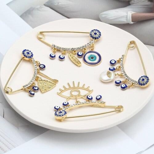 New Fashion Lucky Eye Blue Turkish Evil Eye Simple Palm Brooch Pin Gold Color Alloy Charm Brooch for Women Men Fashion Jewelry